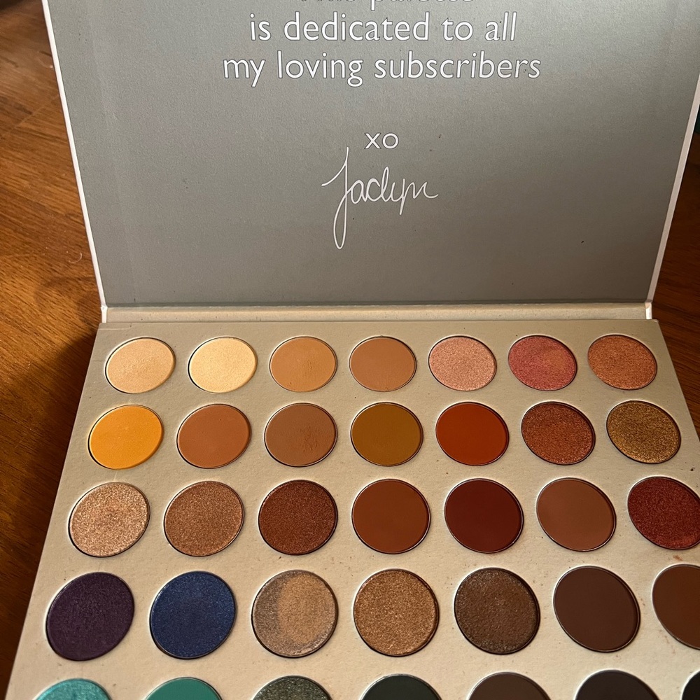 Jaclyn Hill eyeshadow palette